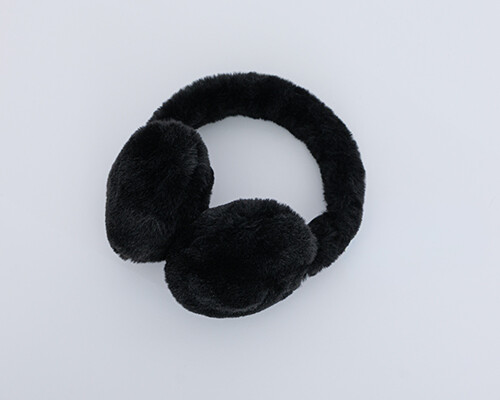 Dámské klapky na uši 